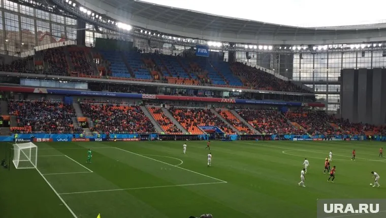 Несколько тысяч мест на матче оставались пустыми