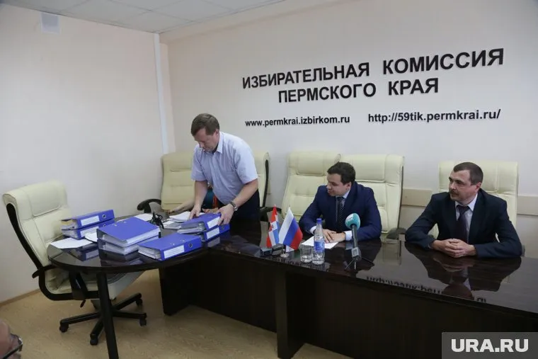 Александр Смертин (слева) назначен заместителем руководителя администрации губернатора Пермского края