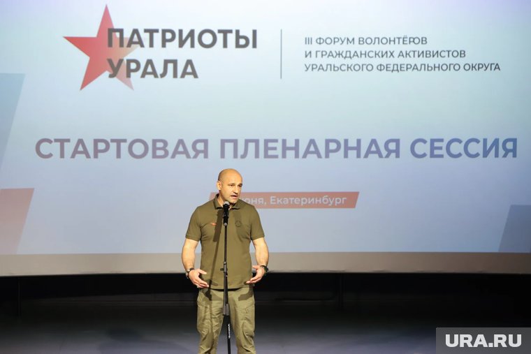 Глава Ямала и полпред Жога открыли форум «Патриоты Урала» в Новом Уренгое. Фото