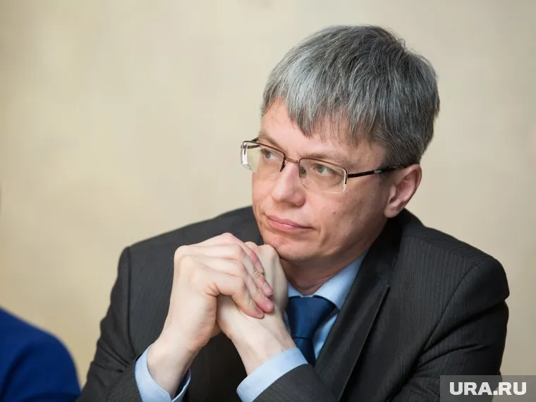 Глава депздрава ХМАО Алексей Добровольский проводит отпуск в Мариуполе