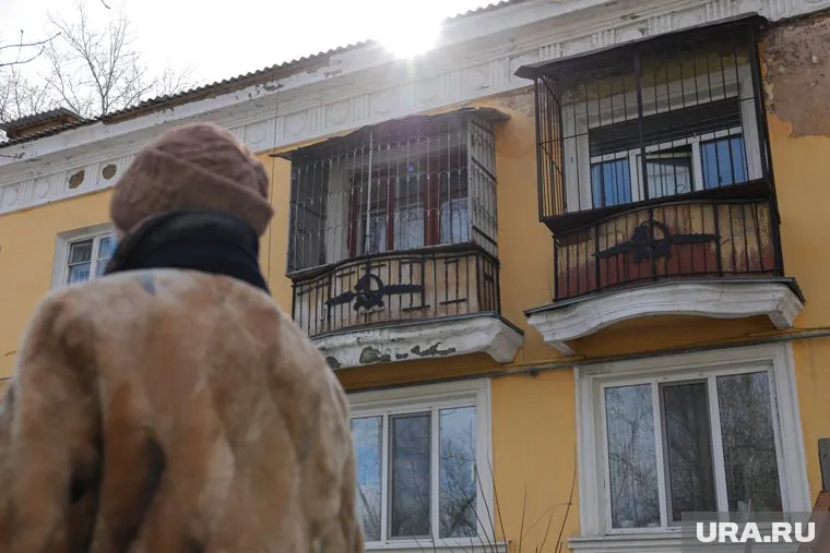 Предлагается менять устаревшие плиты малоимущим