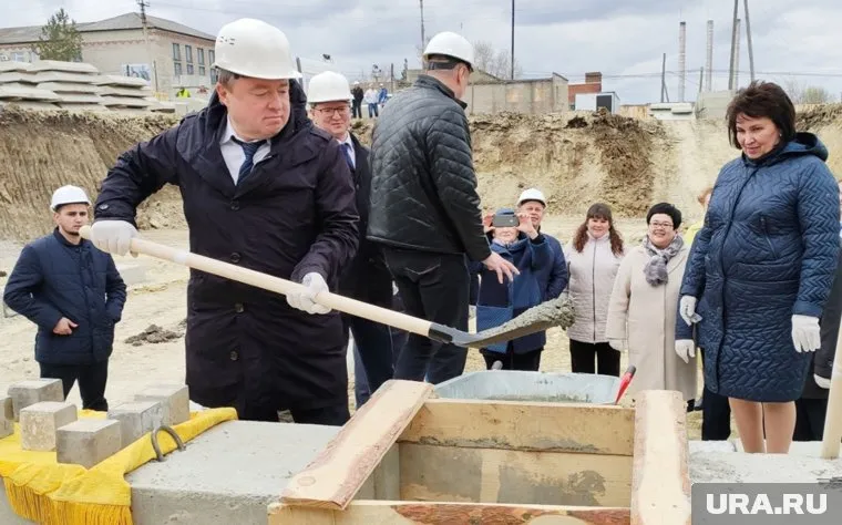 Депутат Госдумы лично взялся за лопату