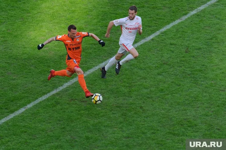 Все больше свердловчан получают электронные паспорта болельщиков, без которых посещать матчи невозможно