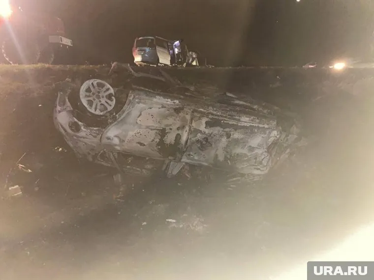 Машина от удала загорелась