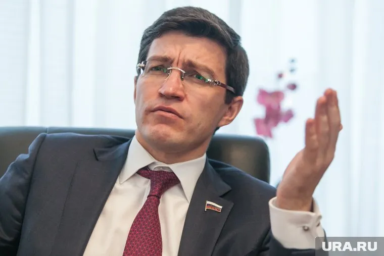 Один из богатейших депутатов думы ХМАО Михаил Сердюк взял на работу экс-директора депстроя Сургута после отставки