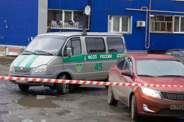 взрыв в здании мировых судей
5 микрорайон д 1 А
Курган
01.11.2013г