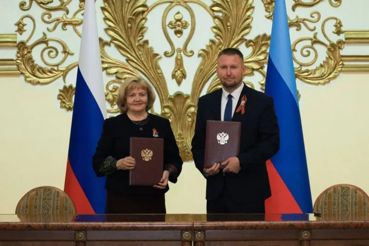 Председатель свердловского заксобрания и председатель Народного совета ЛНР подписали соглашение о сотрудничестве
