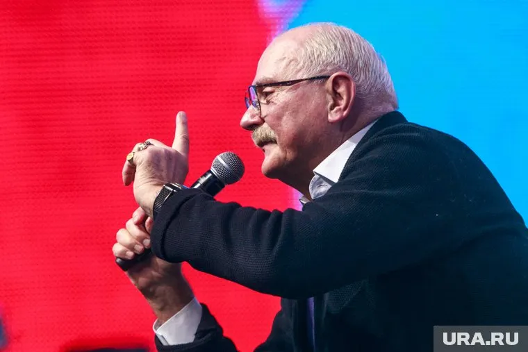 Никита Михалков заявил, что обсуждает с Владимиром Путиным более важные темы, чем «голая вечеринка»