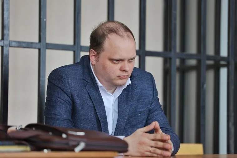 Судебное заседание по уголовному делу одного из директоров Курганмашзавода судят за превышение полномочий при гособоронзаказе. Курган