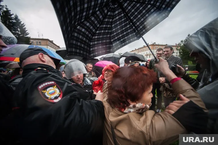 В СКР считают, что женщина оскорбила участкового «при исполнении»