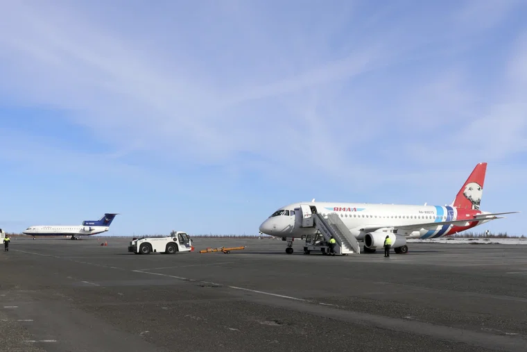 Ветер в Новом Уренгое помешал посадке двух самолетов 