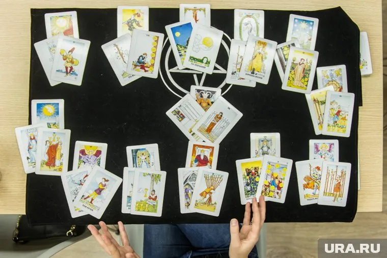 Экстрасенсы думают, что вирус был дан человечеству для самопознания и самореализации