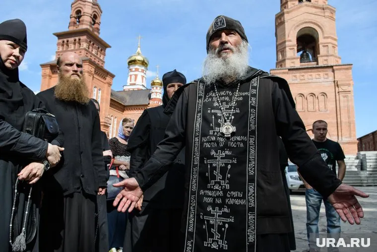 Ни одно строение на территории обители официально не оформлено