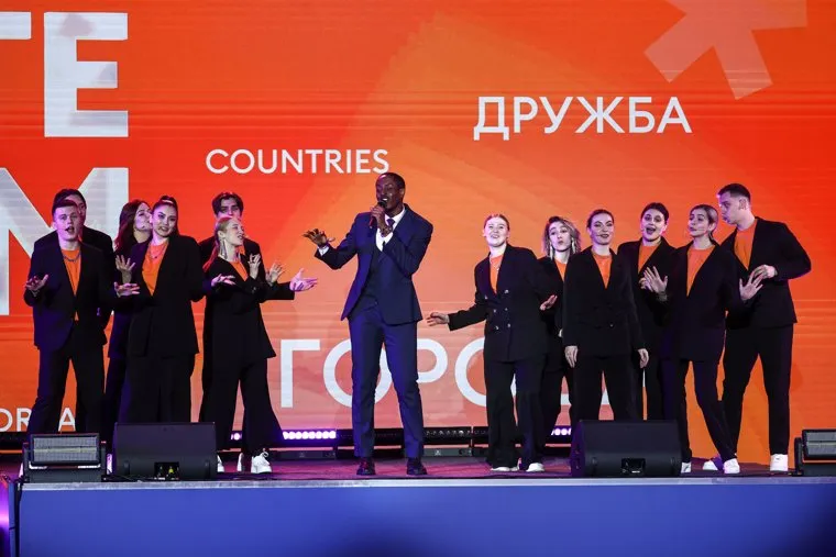 Владимир Путин на премии "Мы вместе" на ВДНХ. Москва