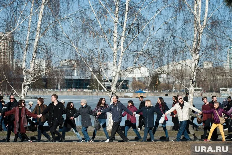 У Октябрьской площади собралось три тысячи противников храма