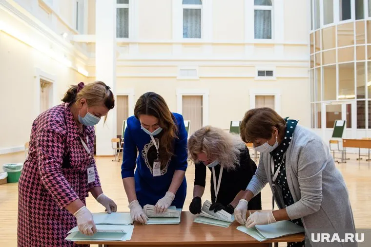 Больше 65% свердловчан проголосовали за поправки