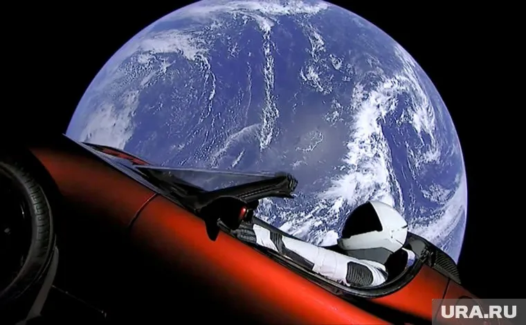 Кадры запуска в космос автомобиля Tesla Roadster выглядят киношными. Но они — настоящие