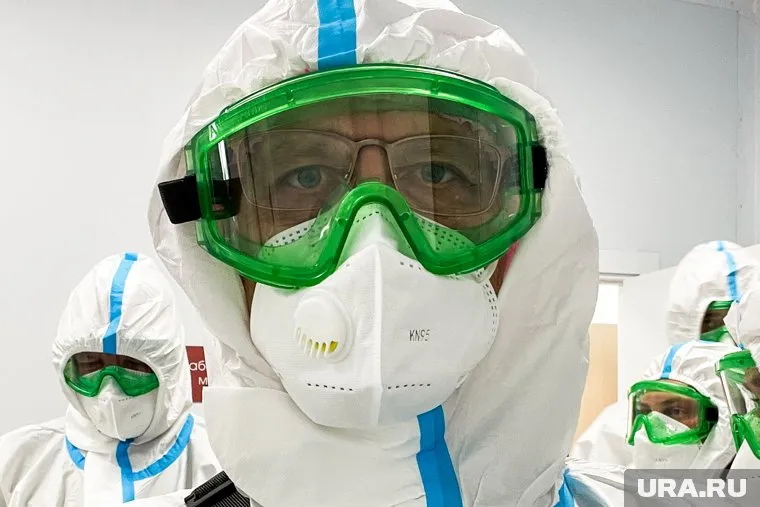 Падения заболеваемости коронавирусом в ближайшие месяцы не будет, считает Николай Крючков