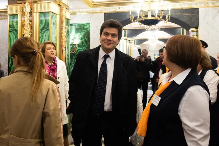 Торжественная линейка в школе № 106. Екатеринбург