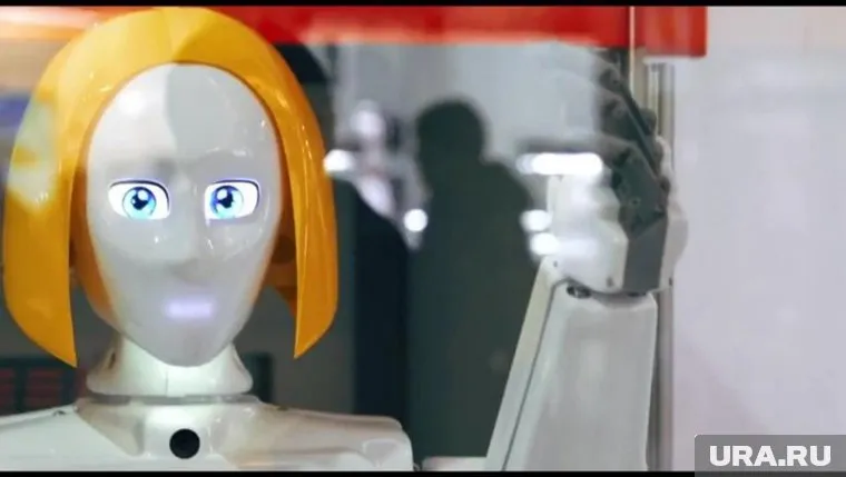 Электронный продавец мороженого разговаривает с покупателями