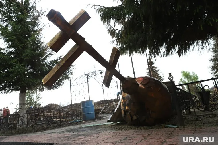 Деревянный храм уничтожил огонь