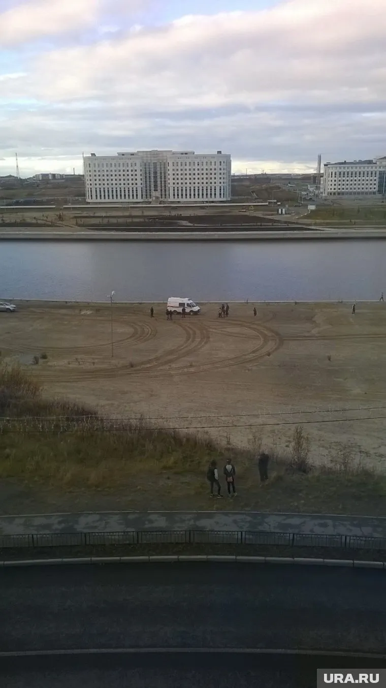 Юноша сорвался с набережной Шайтанки в Салехарде и утонул