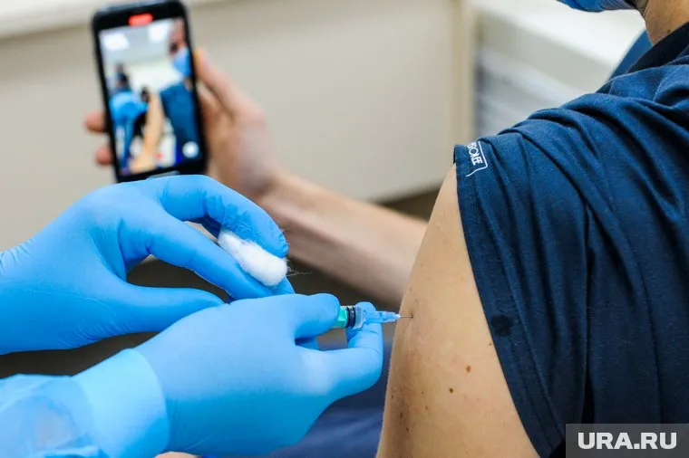 Вакцина от коронавируса кому-то даст лишь частичную защиту