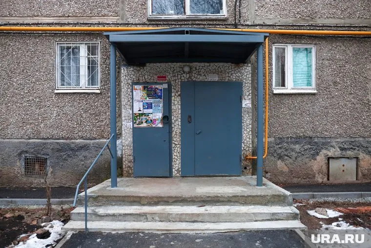 Девочка самостоятельно добралась до второго этажа к соседям (архивное фото)