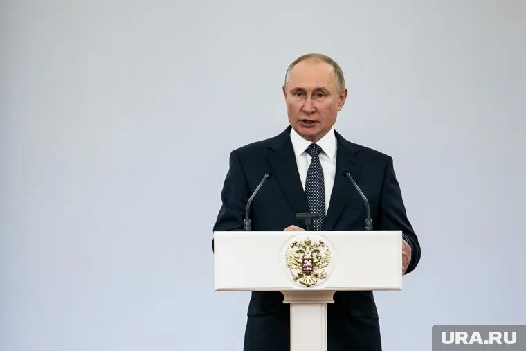 Владимир Путин подарил зрителям выступление своей любимой группы «Любэ» на итальянском языке
