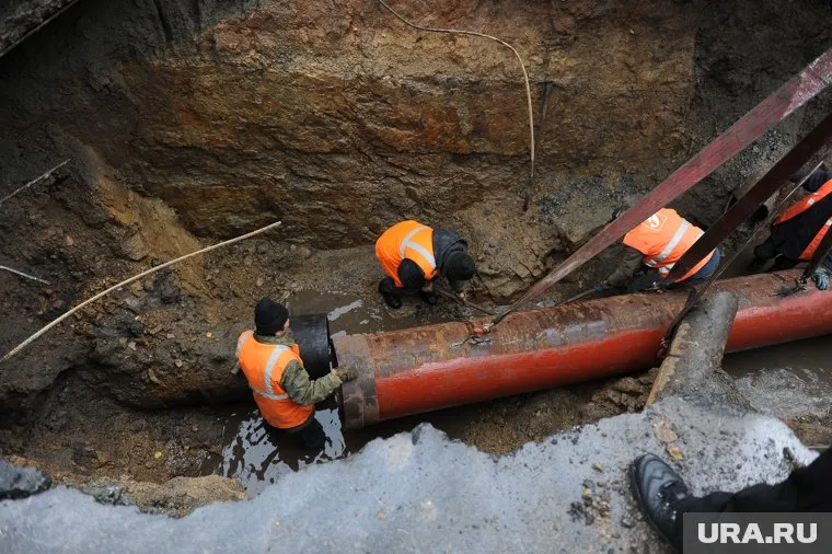 Одновременно с ремонтом укладывают новый водопровод (фото из архива)