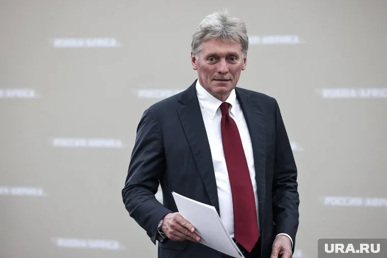 Отношения России и Франции демонстрируют проблески человечности, заявил Дмитрий Песков