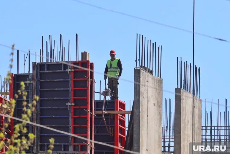 Для школы задерживаются поставки железобетонных изделий