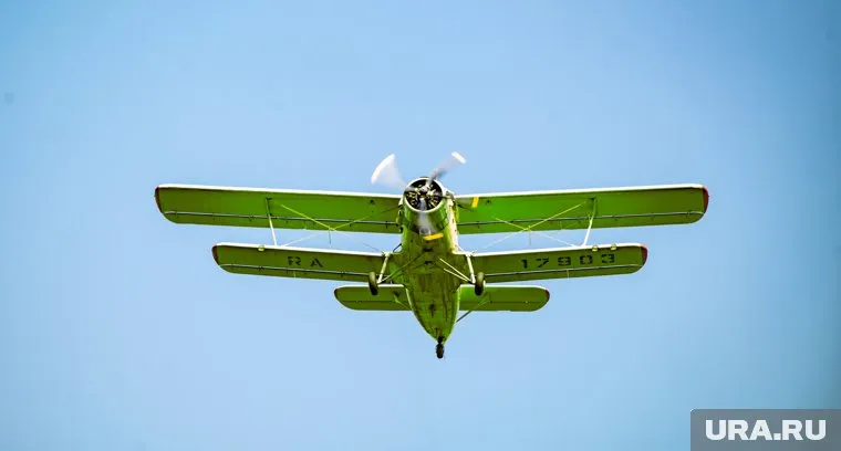 Пилот самолета не нажал на кнопку радиопередатчика на штурвале, заявил Смирнов