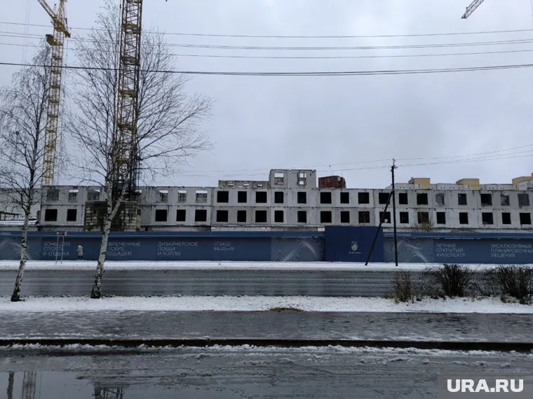 Дом в ЖК «За ручьем» в Сургуте потерял несколько этажей за неполные два месяца