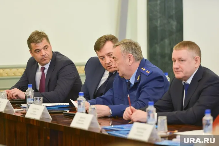 Михаил Скоков (слева) и Карен Габриелян сняли генеральские погоны