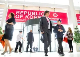 Суд Сеула выдал ордер на арест отстраненного президента Южной Кореи