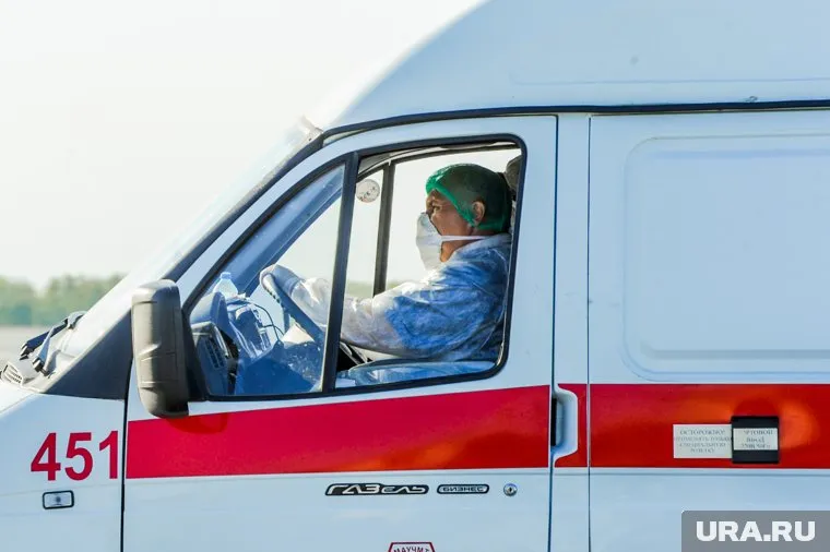 По словам очевидцев, пенсионерку бросила в дома скорая помощь