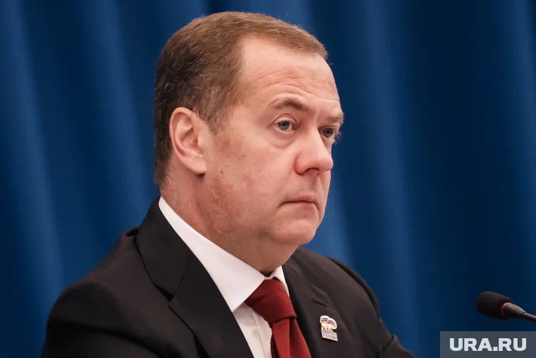 Медведев подчеркнул, что впереди у депутатов серьезная работа