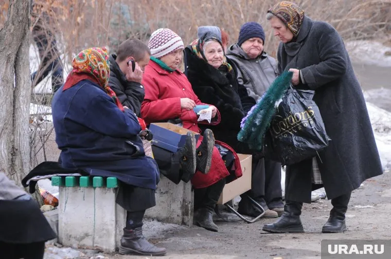 Пенсионеров заставили платить за проезд