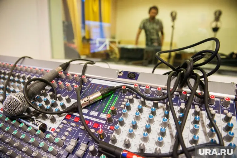 Дети записали вокальную партию для песни о любви