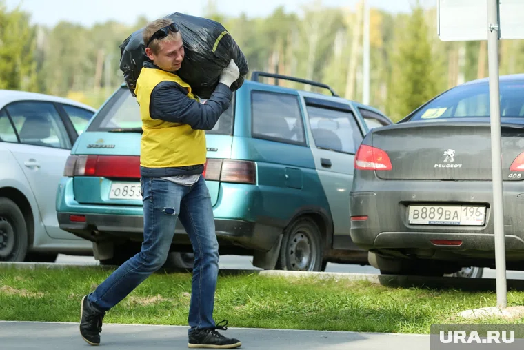 В Тюмени появились курьеры, которые выносят мусор