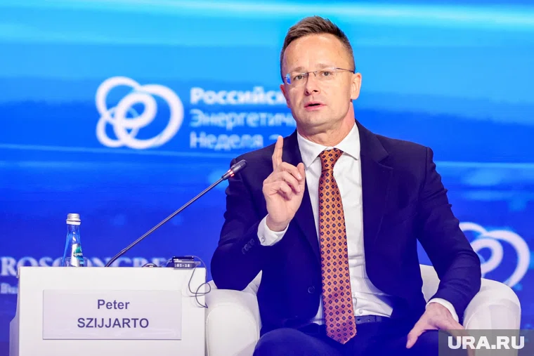 Сийярто заявил во вступительной речи, что его «будут много критиковать»