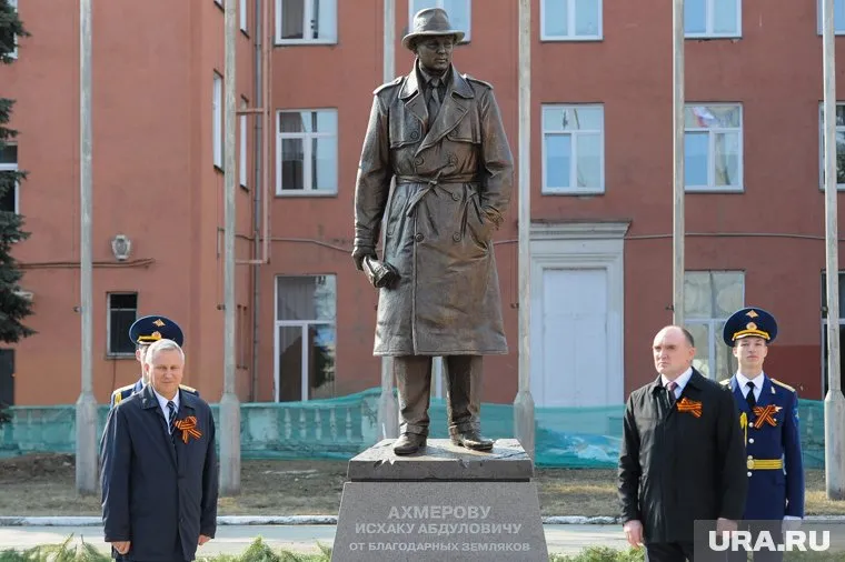 В лонг-листе разведчик Исках Ахмеров, которому установили в Челябинске памятник