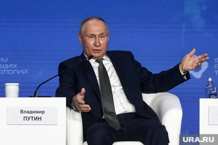 Владимир Путин работает в Верхней Пышме