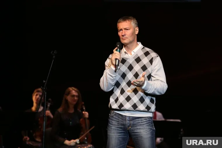 Формальное отношение к правилам (в том числе и дресс-коду публичного мероприятия), к сожалению, отличительная черта (и, утверждают, предмет гордости) главы Екатеринбурга Евгения Ройзмана