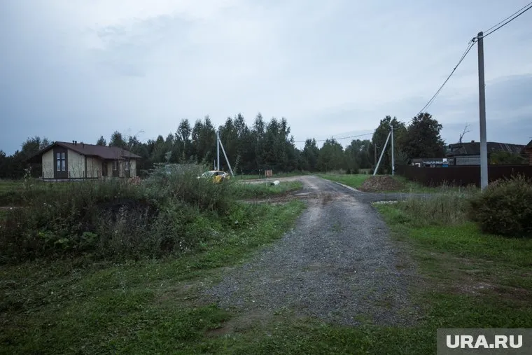 По закону РФ между населенными пунктами в избирательном округе не должно быть больших расстояний