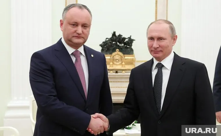 Додон приехал к Путину с извинениями и вином