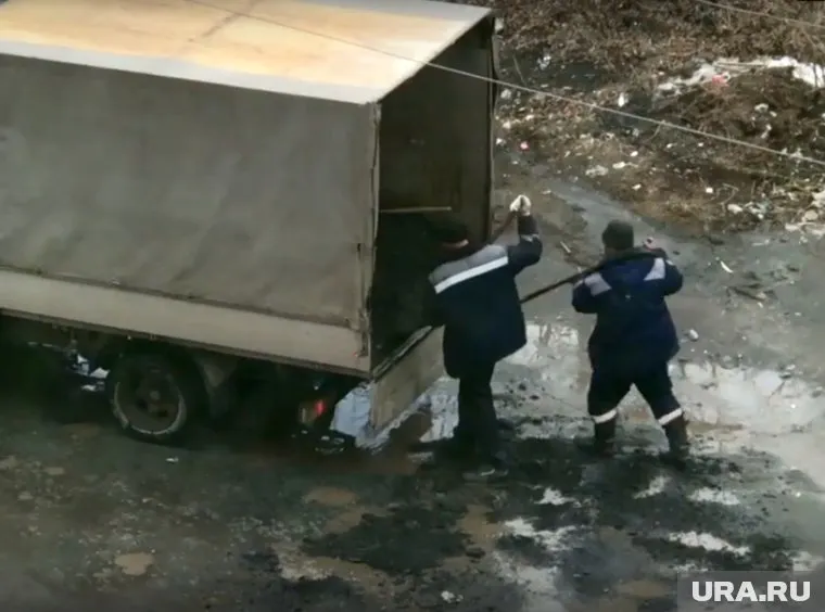 Власти обещают уложить настоящий асфальт, когда дроги просохнут