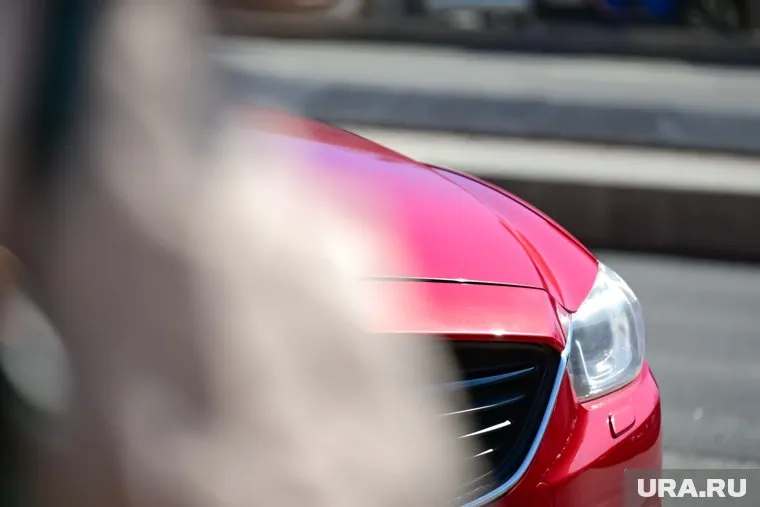 По указанию мошенников школьник успел поджечь 4 иномарки