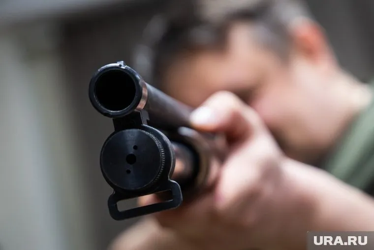 Злоумышленник открыл стрельбу в здании школы старших классов